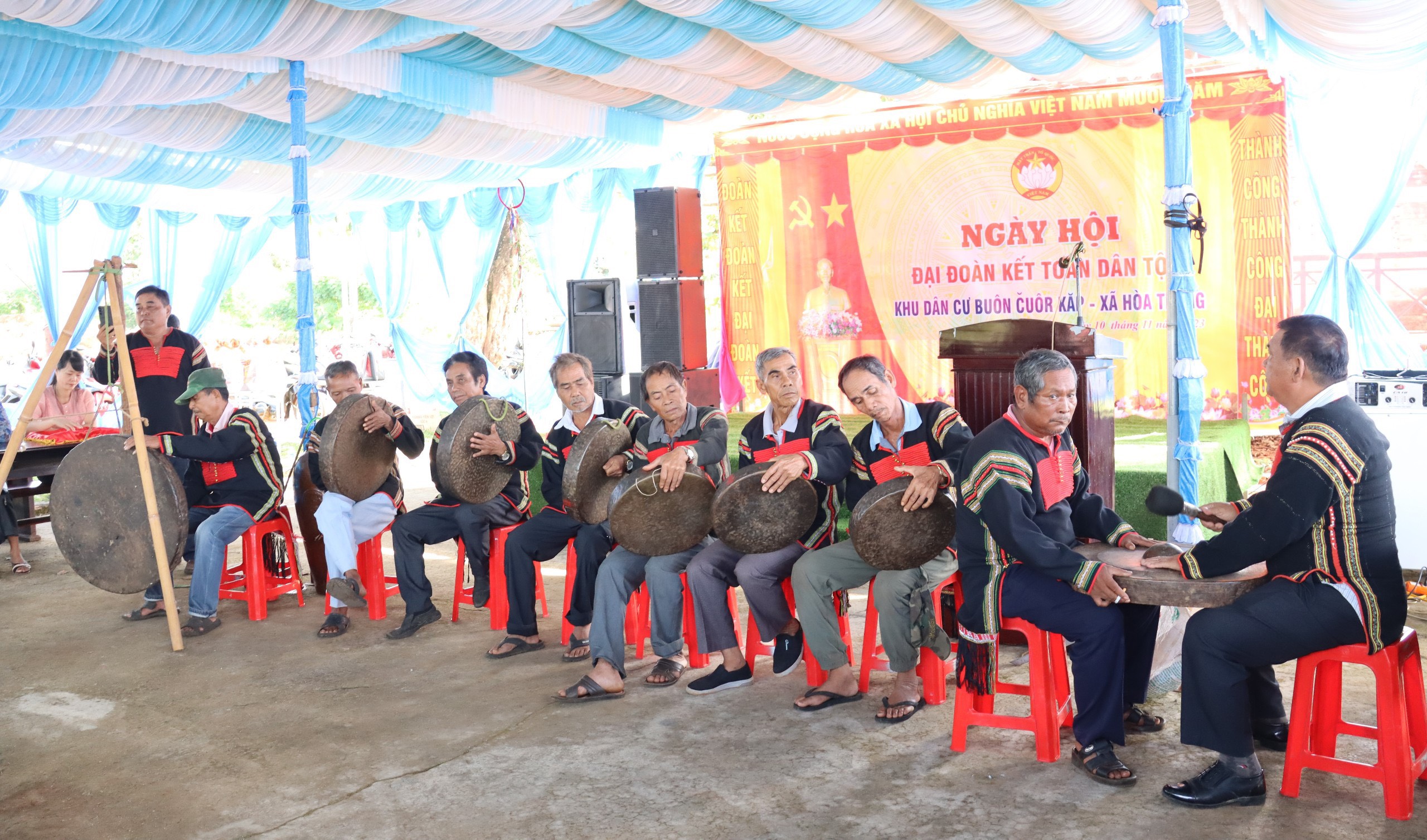 chiêng ngày hội